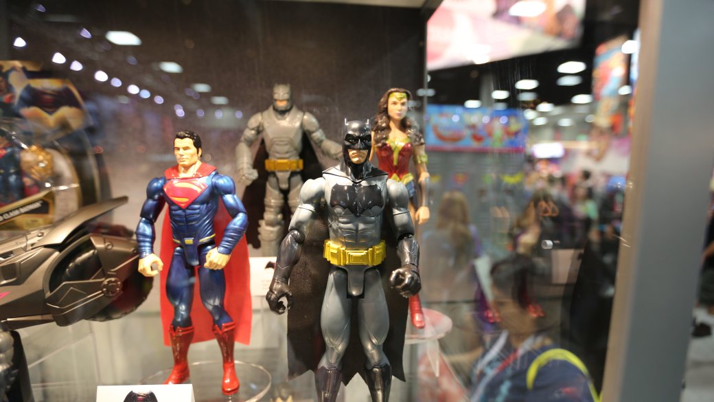 Костюмы, гаджеты и фигурки Бэтмена на Comic-Con 2015 - Изображение 36 Костюмы, гаджеты и фигурки Бэтмена на Comic-Con 2015 - Изображение 36