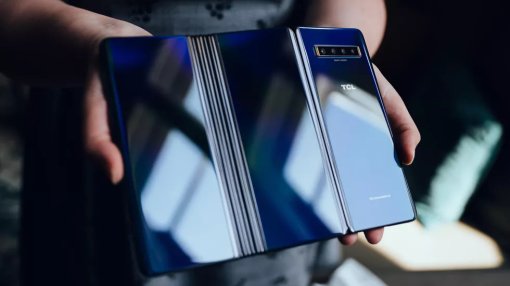 Samsung Galaxy Fold и Huawei Mate X уже старье: TCL показала смартфон-гармошку